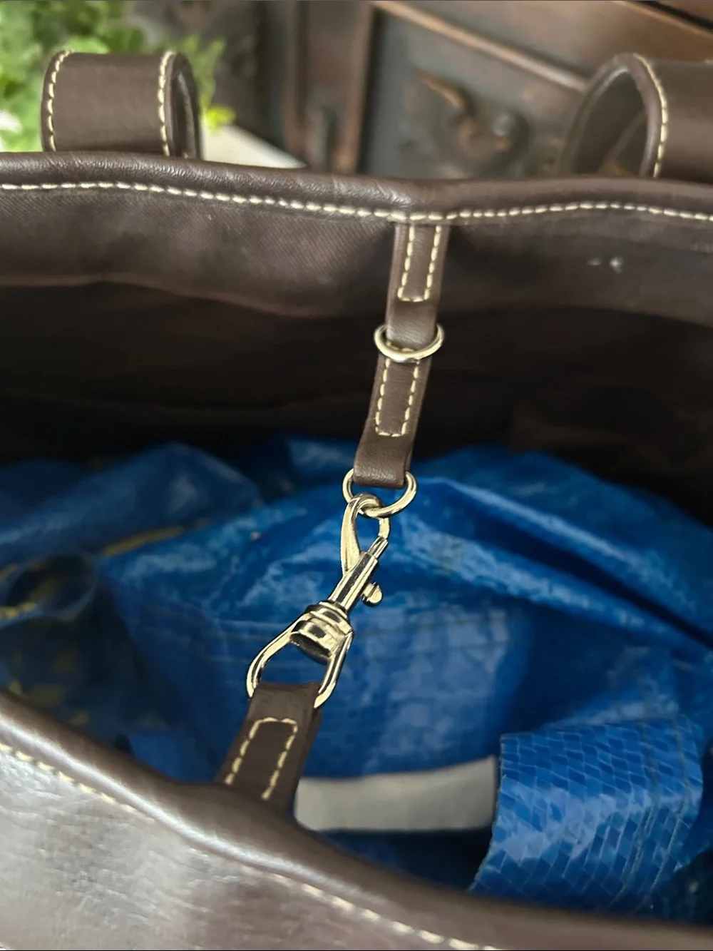 Classic Brown Leather Tote Bag with Contrasting Stitching